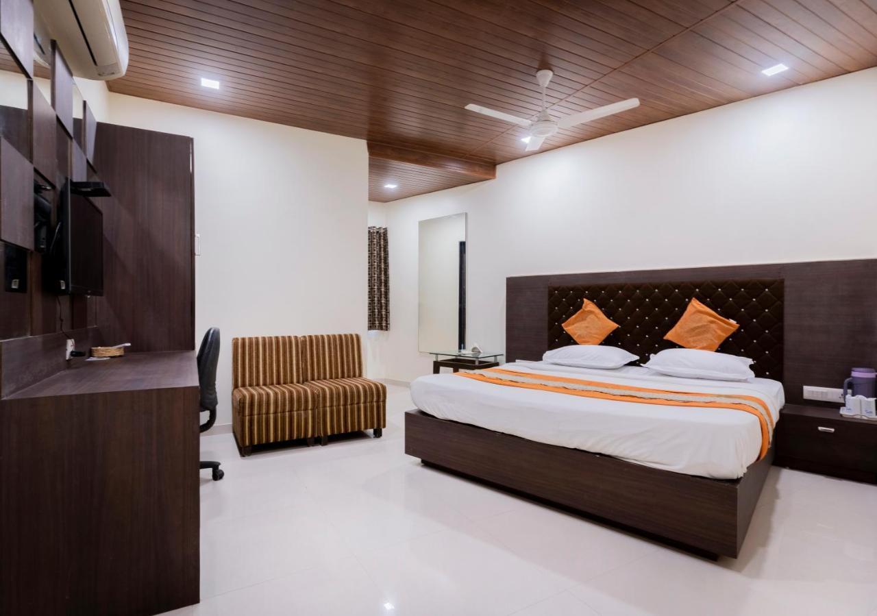 โรงแรมอาศิษ อาเมดาบัด ภายนอก รูปภาพ