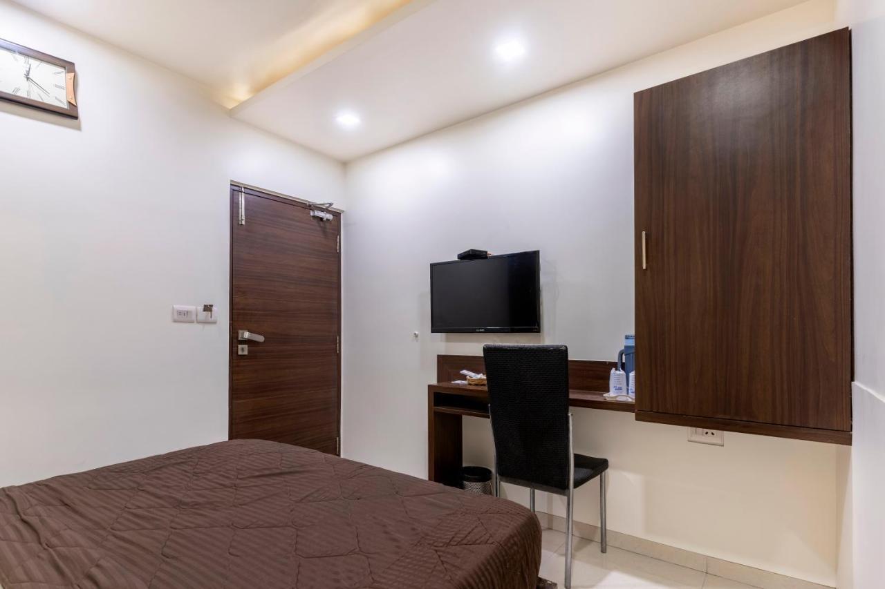 โรงแรมอาศิษ อาเมดาบัด ภายนอก รูปภาพ
