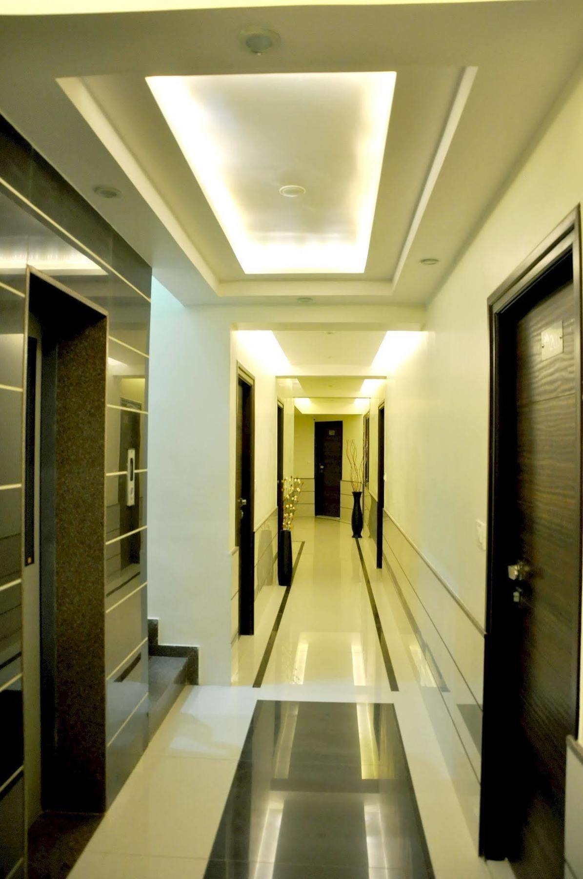 โรงแรมอาศิษ อาเมดาบัด ภายนอก รูปภาพ